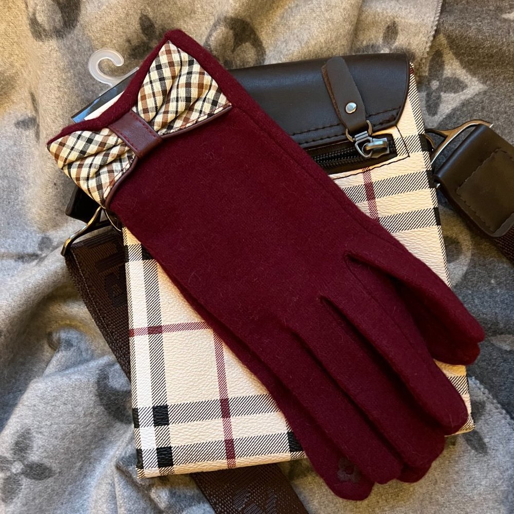 🖤 Burgundy Elegant Ladies Gloves With Plaid Bow Touch Screen Smart NWT